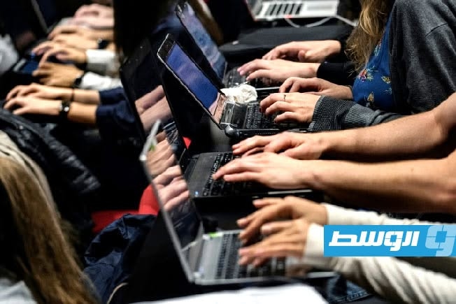 من ينجح في حسم الصراع .. برامج الذكاء الصناعي تنافس المواقع الإخبارية على عائدات الإعلانات