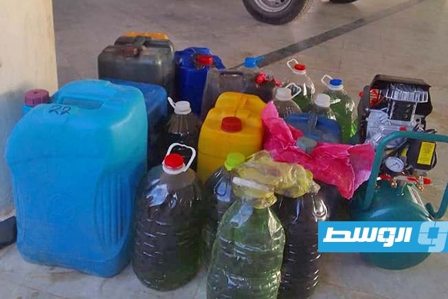 مصادرة وقود وسلع قبل تهريبها عبر منفذ رأس اجدير (صور)