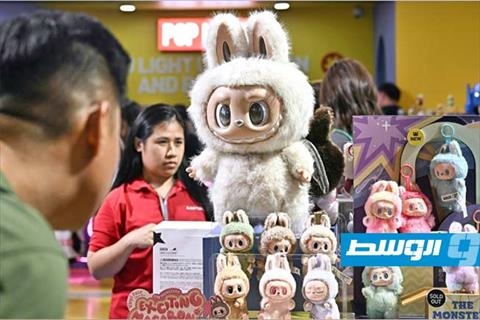 تعليق مبيعات دمية «لابوبو» في المتاجر البريطانية بسبب حشود الراغبين في شرائها
