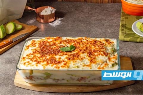 الكوسة بالبشاميل واللحم المفروم