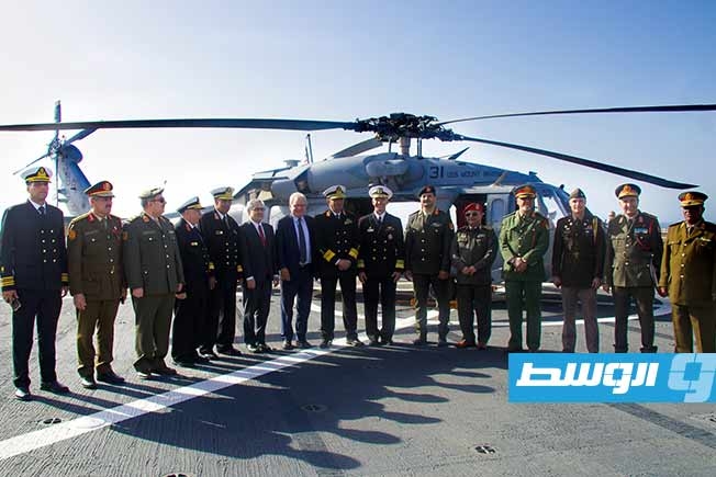 بالصور.. مسؤولون بـ«القيادة العامة» يلتقون وفداً أميركياً على متن «ماونت ويتني» في بنغازي