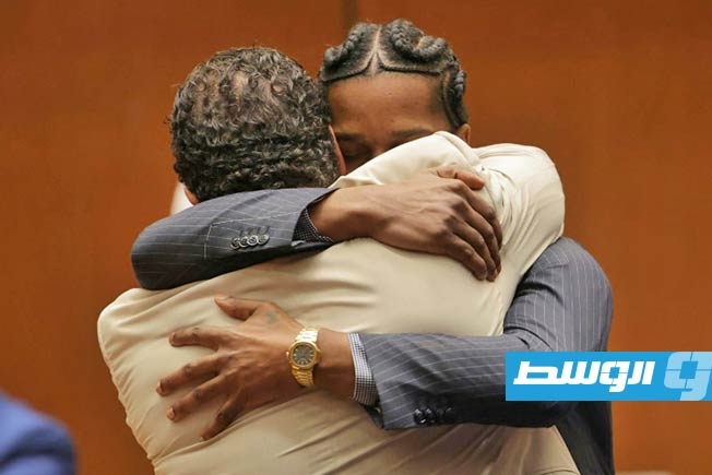 مغنٍ أميركي شهير يفلت من السجن 20 عامًا