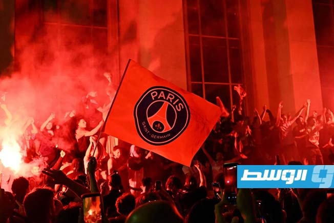 ماكرون يستقبل فريق باريس سان جيرمان في الإليزيه