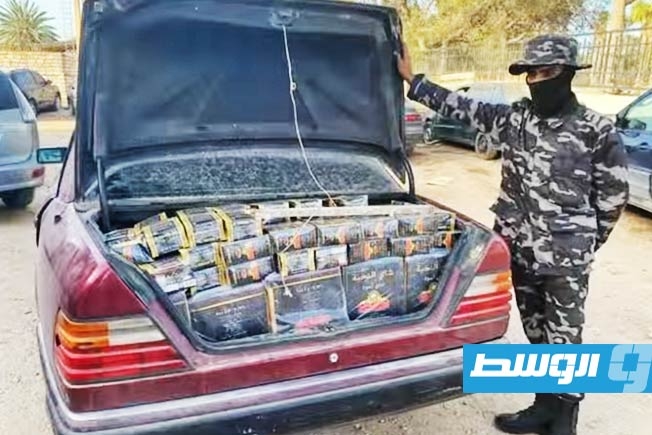 ضبط سيارتين محملتين بسلع معدة للتهريب إلى تونس