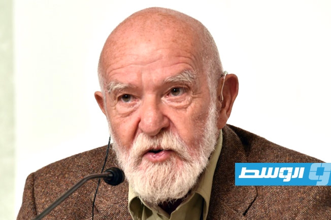 وفاة الكاتب المسرحي أتول فيوغارد.. كاسر محرّمات الفصل العنصري في جنوب أفريقيا