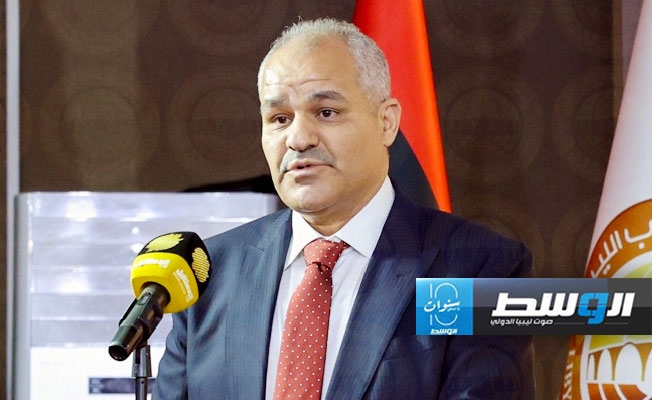 عيسى يعتمد منح إذن مزاولة نهائي جديد لـ52 شركة ومكتب صرافة