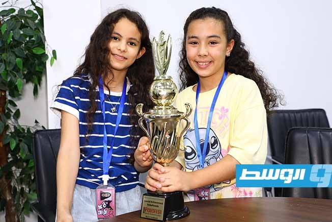 طفلتان ليبيتان تحصدان الجائزة الذهبية في الذكاء الصناعي عالميًا