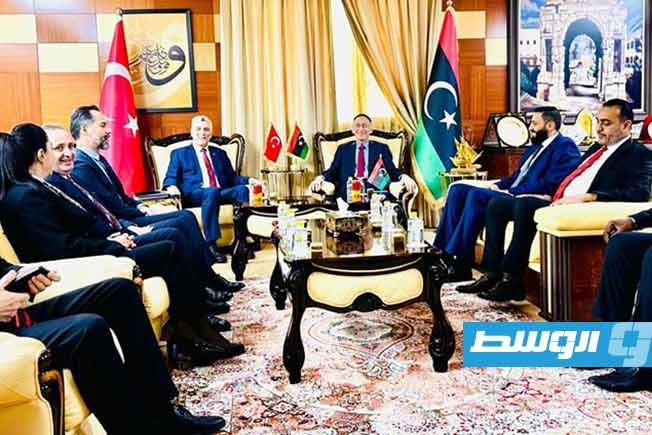 الحويج يبحث مع نظيره التركي رفع التبادل التجاري إلى 5 مليارات دولار سنويًا