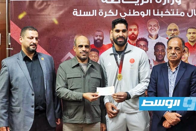 تكريم أبطال المنتخب الليبي لكرة السلة بمكافآت مالية بعد التأهل لنهائيات أفريقيا
