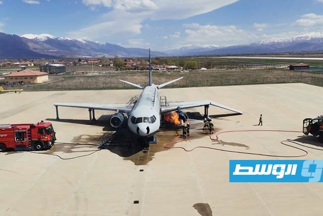 فرق من «الخليج العربي» تبدأ برنامجا تدريبيا على مكافحة حرائق الطيران
