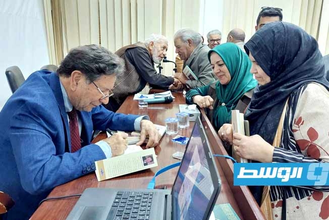 «أشواق طرابلسية».. قصائد تحتفي بالأماكن وتغازل المدن