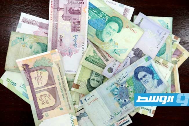 إيران تدرس إزالة أصفار من عملتها الوطنية وسط انخفاض قيمتها جراء العقوبات الدولية