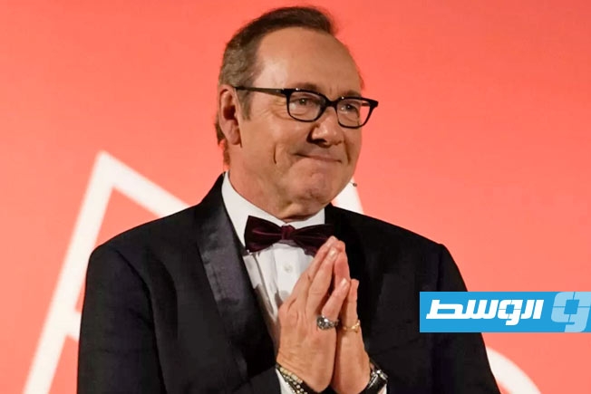 تكريم كيفن سبايسي في حفلة خيرية على هامش مهرجان كان