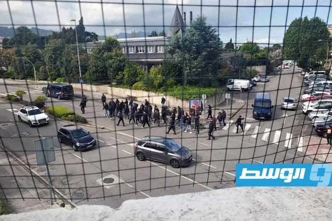 إشبيلية يدين اعتداء المشجعين على لاعبيه