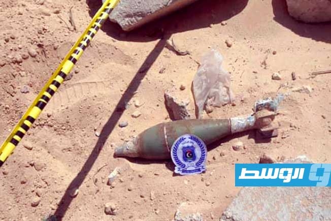 انتشال قذيفة هاون بمنطقة باب بن غشير