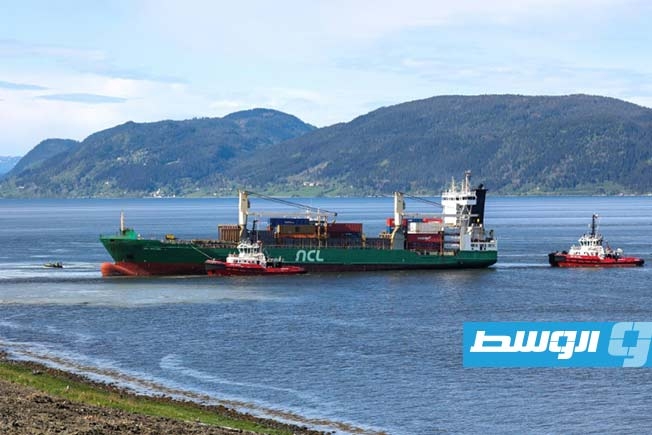 إعادة تعويم السفينة الجانحة قرب حديقة في النروج