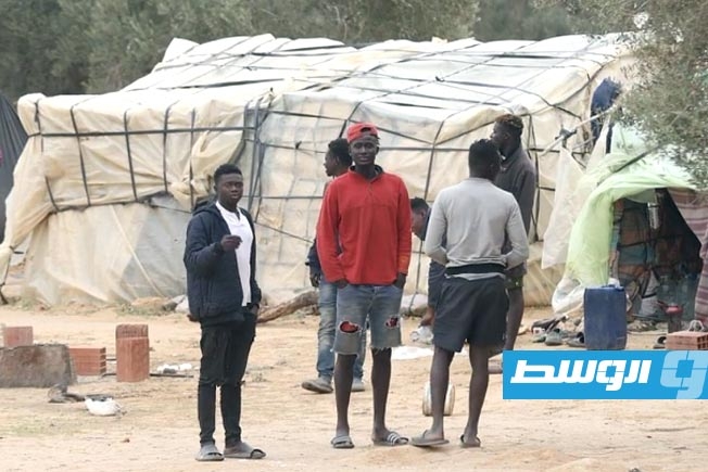 «الهلال الأحمر التونسي» يحذر من تدهور الوضع الصحي في مخيمات المهاجرين بصفاقس