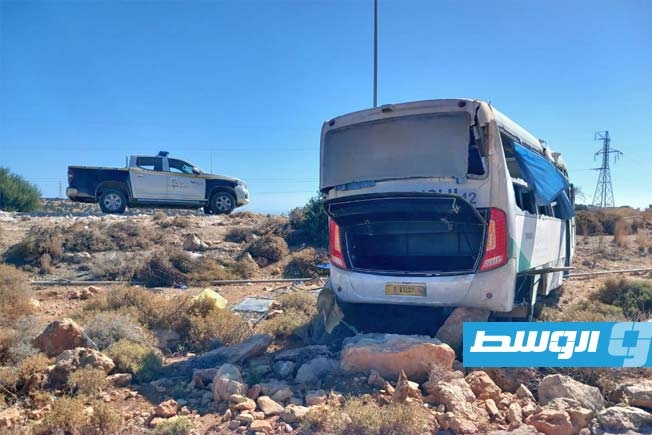 «أمن درنة» تؤكد سلامة ركاب حافلة «كشافة بنغازي» عقب انقلابها