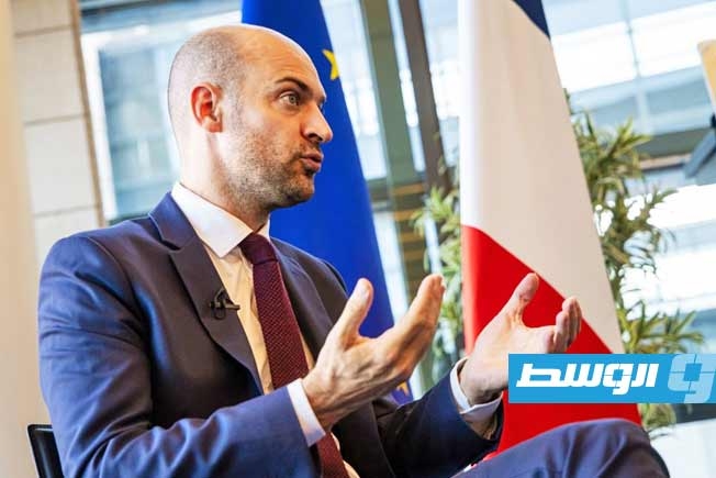 وزير الخارجية الفرنسي: قرار الجزائر طرد موظفينا مؤسف وستكون له عواقب