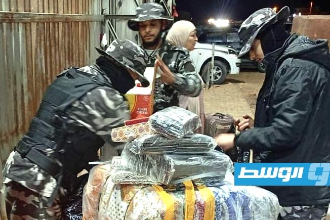 ضبط سلع ووقود معد للتهريب بمنفذ رأس اجدير