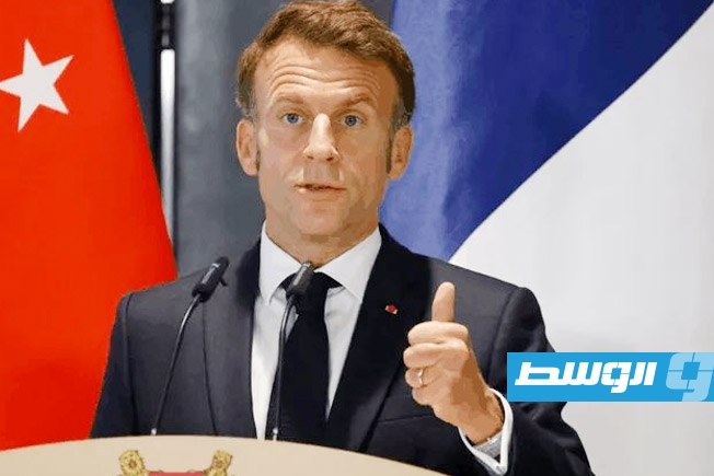 ماكرون يستشهد بحالة ليبيا رفضا لتغيير النظام بالقوة في إيران