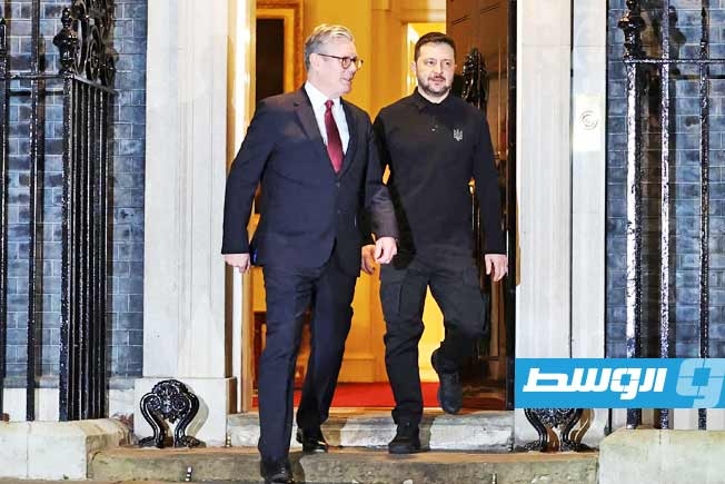 دعم بريطاني كامل لزيلينسكي.. وأوكرانيون يهتفون: «لقد دافع عن شرفنا» مع ترامب