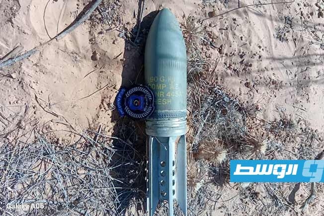 انتشال قذيفة مدفعية من مزرعة في وادي الربيع