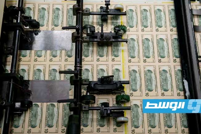 الدولار يتكبد أكبر خسائر أسبوعية منذ أبريل تأثرا بارتفاع الدين الأميركي