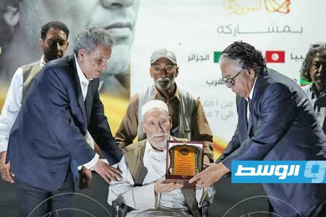 تكريم الفنان المسرحي القدير إبراهيم الخمسي في مهرجان «المونودراما» الدولي