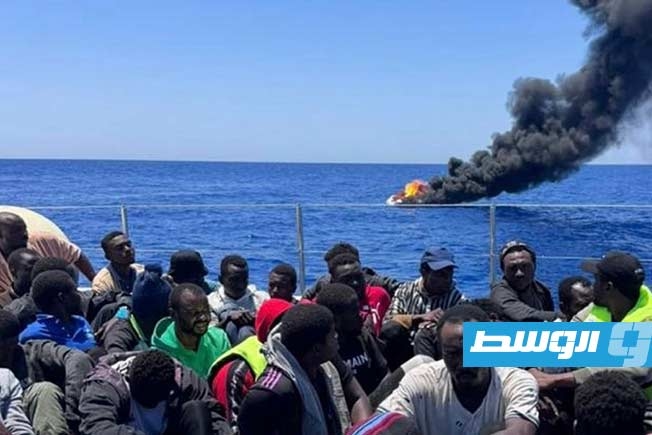 ضبط وإنقاذ 54 مهاجرًا على متن قارب قبالة شواطئ منطقة القره بوللي
