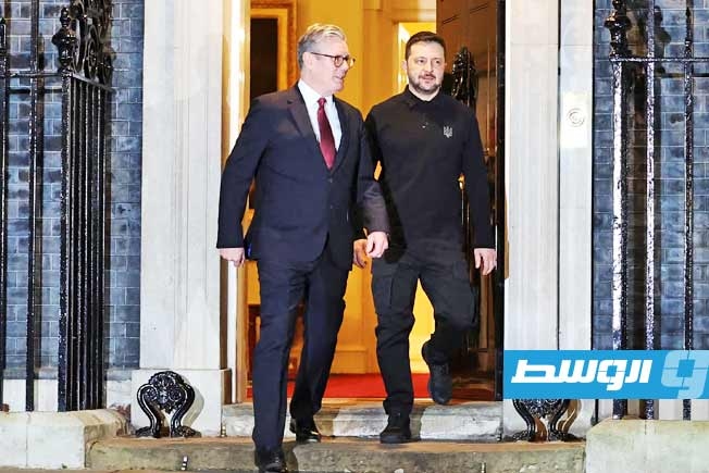 زيلينسكي يلتقي ستارمر في لندن عشية القمة بين ترامب وبوتين