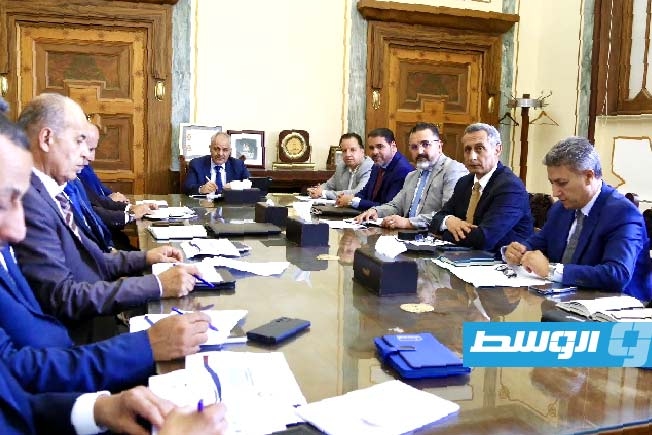 «المركزي» يناقش دعم مؤسسة النفط لزيادة الإنتاج اليومي بنحو 247 ألف برميل