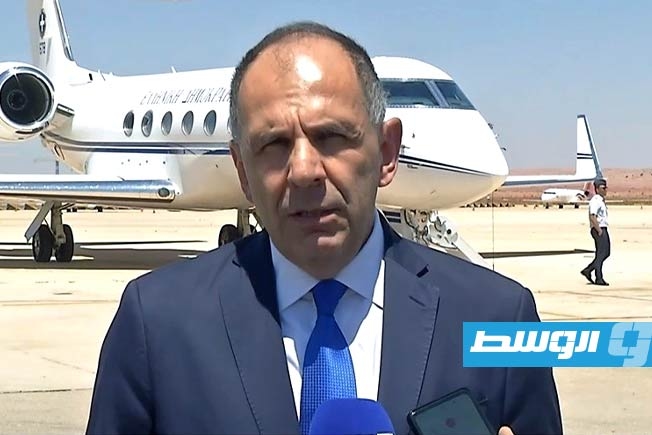 وزير الخارجية اليوناني يكشف عن محاور مناقشاته مع حفتر في بنغازي