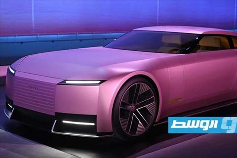 «جاكوار تايب 00» تثير الحماسة في شوارع باريس