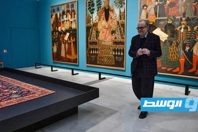 رحلة المصمّم كريستيان لاكروا من «الهوت كوتور» إلى أزياء المسرح