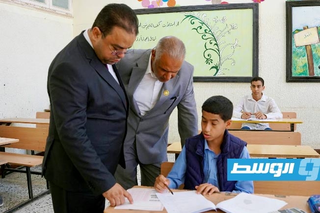 العابد يتفقد لجان امتحانية بمدرستين في بلدية أبوسليم