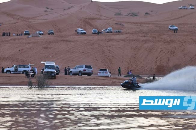 بحيرة موسمية في السعودية تستقطب الزوار الخليجيين ومحبي الرياضات المائية