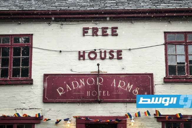 سكان قرية في ويلز ينقذون حانة تاريخية عمرها 200 عام
