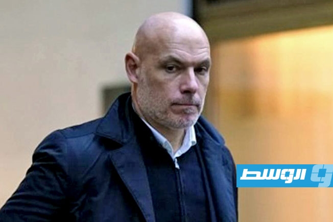 صفارات الحكام الإنجليز تصنع الإثارة داخل منطقة الجزاء