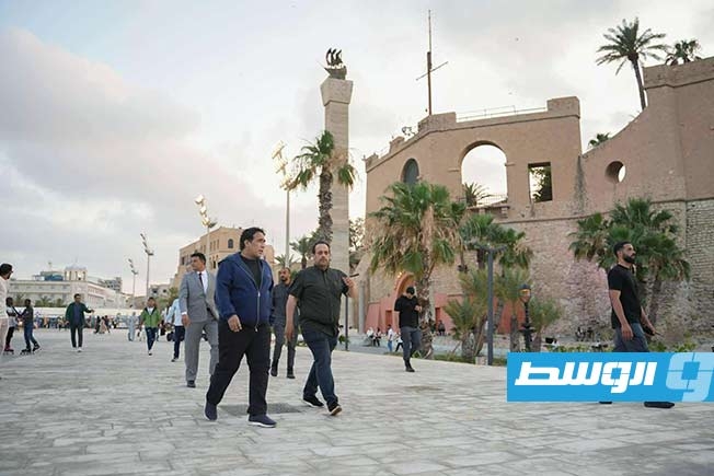 المنفي يتجول في شوارع طرابلس بعد قراره حظر المظاهر المسلحة (صور)