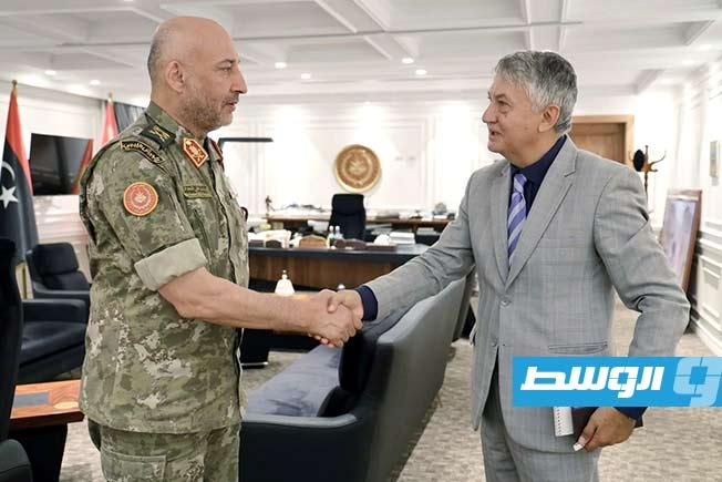 الحداد يبحث مع السفير الصربي التعاون في مجال «الطب العسكري»