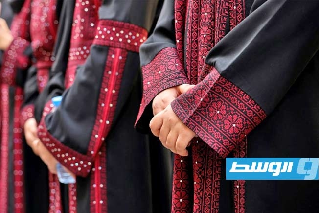 مها الغزاوية تقاوم العدوان بـ«التطريز» في باريس