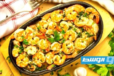 جمبري بالزبدة والثوم... وصفة سريعة بمذاق لا يُنسى