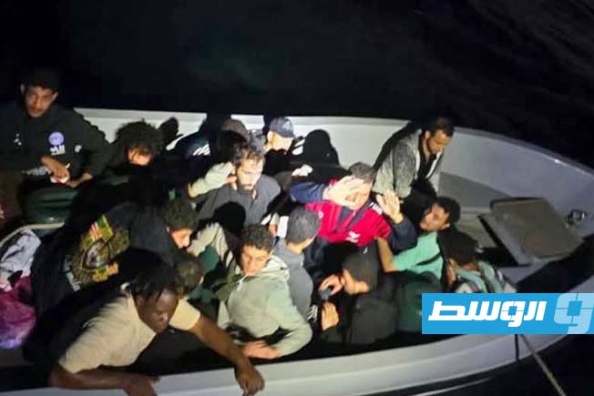إنقاذ 22 مهاجرًا غير قانوني قبالة ساحل مدينة الزاوية