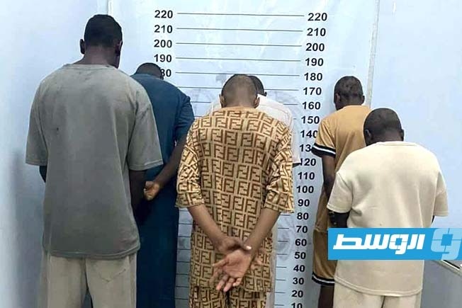 القبض على المتورطين بتخريب حديقة عامة بأجدابيا