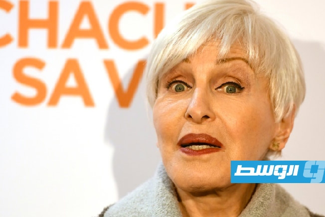 وفاة المغنية الفرنسية نيكول كروازي عن 88 عاما