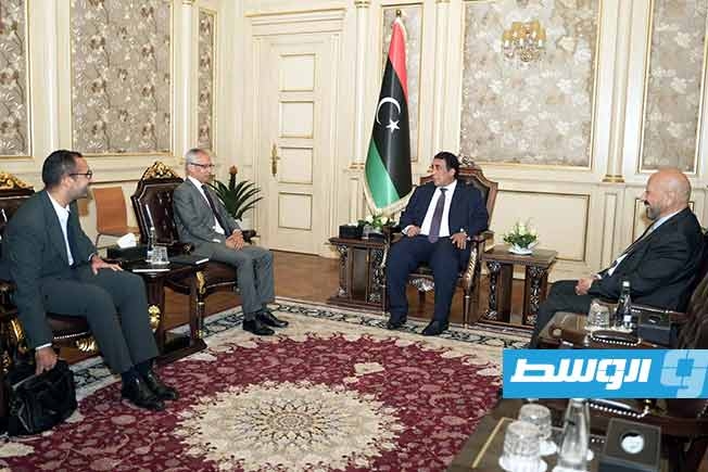المنفي يودع السفير الفرنسي بعد انتهاء فترة عمله في ليبيا