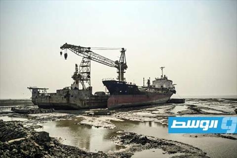 أضرار بيئية وبشرية.. ماذا وراء عالم تفكيك السفن في بنغلاديش؟