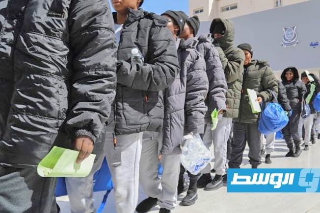 مركز «صوفان»: أزمة الهجرة تحتل أولويات السياسة في أوروبا.. والتركيز يتحول إلى ليبيا