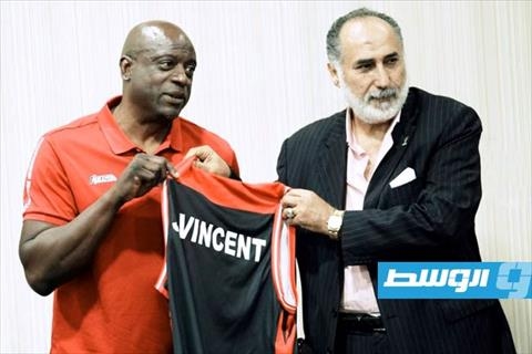 المدرب الأميركي فينسنت يقود الحلم القاري نحو «أفروباسكت 2025»